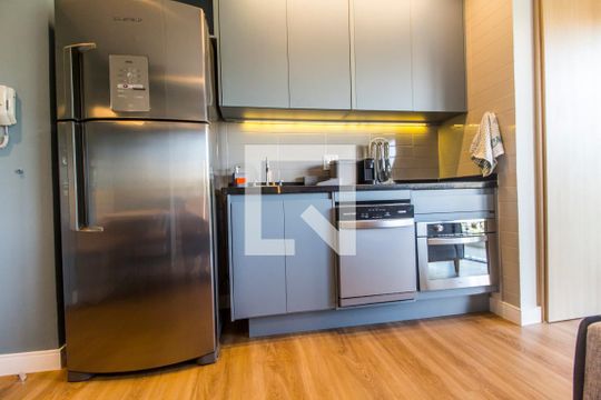 Cozinha de apartamento para alugar com 1 quarto, 50m² em Residencial Trix Tamboré, Santana de Parnaíba