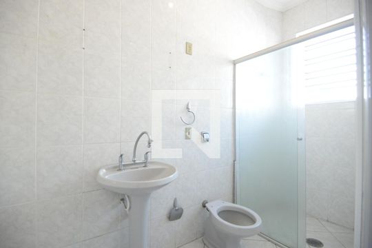 Banheiro Suíte 1 de casa à venda com 4 quartos, 244m² em Ipiranga, São Paulo