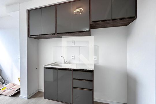 Cozinha de apartamento para alugar com 2 quartos, 32m² em Jardim Aeroporto, São Paulo