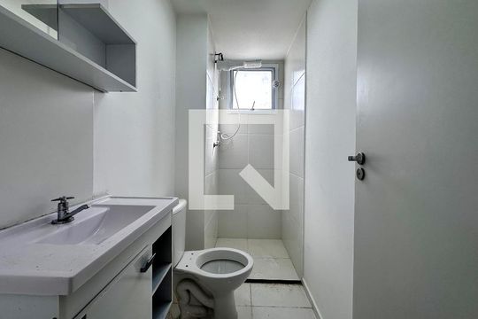 Banheiro de apartamento para alugar com 2 quartos, 32m² em Jardim Aeroporto, São Paulo