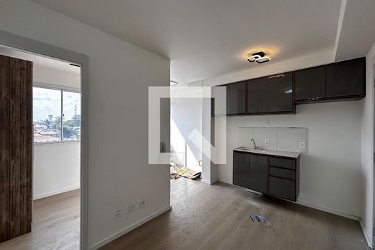 Sala de apartamento para alugar com 2 quartos, 32m² em Jardim Aeroporto, São Paulo