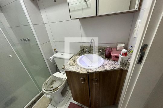 Banheiro da Suíte de apartamento para alugar com 2 quartos, 58m² em Irajá, Rio de Janeiro