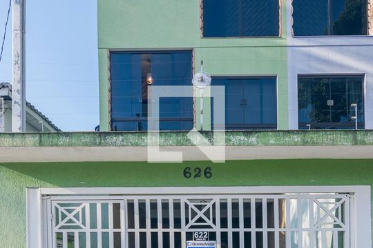 Fachada de casa à venda com 3 quartos, 185m² em Vila Lucinda, Santo André