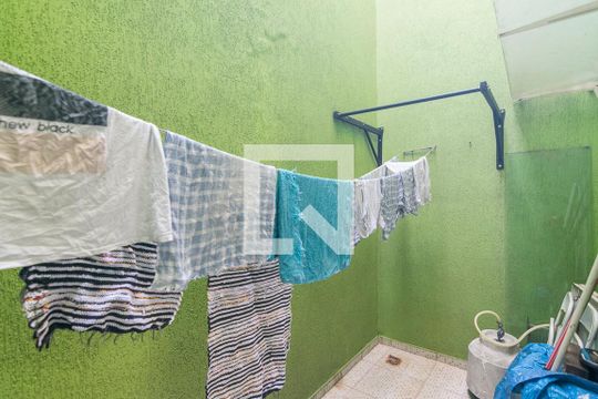Quintal de casa à venda com 3 quartos, 185m² em Vila Lucinda, Santo André
