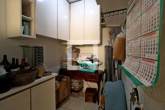Dispensa (Quarto de Serviço) de apartamento à venda com 3 quartos, 107m² em Vila Bastos, Santo André