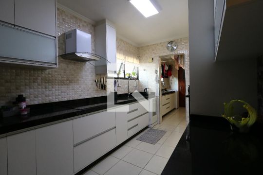 Cozinha de apartamento à venda com 3 quartos, 107m² em Vila Bastos, Santo André
