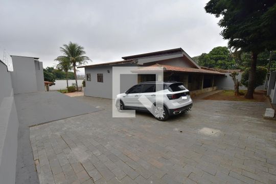 Garagem de casa à venda com 3 quartos, 1000m² em Fazenda Santa Cândida, Campinas