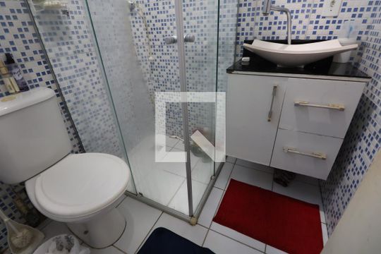 Banheiro de apartamento à venda com 2 quartos, 45m² em Olaria, Canoas