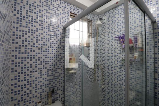 Banheiro  de apartamento à venda com 2 quartos, 45m² em Olaria, Canoas