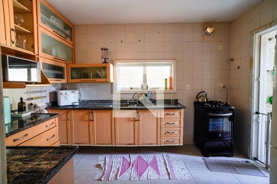 Cozinha de apartamento à venda com 3 quartos, 130m² em Santa Rosa, Niterói