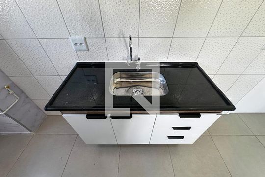 Cozinha de apartamento para alugar com 2 quartos, 34m² em Santo Amaro, São Paulo