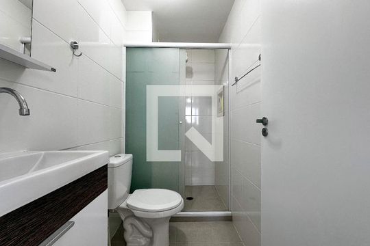 Banheiro de apartamento para alugar com 2 quartos, 34m² em Santo Amaro, São Paulo