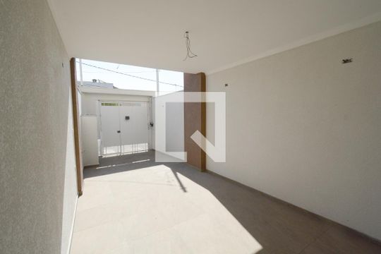 Garagem de casa à venda com 3 quartos, 110m² em Cupecê, São Paulo