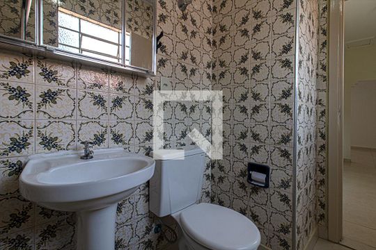 Banheiro de casa para alugar com 2 quartos, 82m² em Vila Moraes, São Paulo
