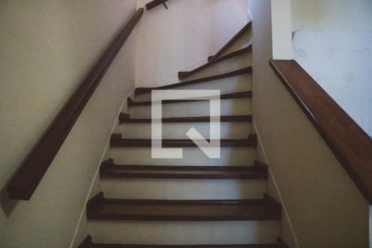 Escada de casa à venda com 4 quartos, 160m² em Sítio do Mandaqui, São Paulo
