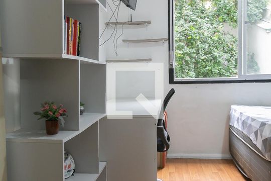 Quarto de apartamento à venda com 1 quarto, 60m² em Centro Histórico, Porto Alegre