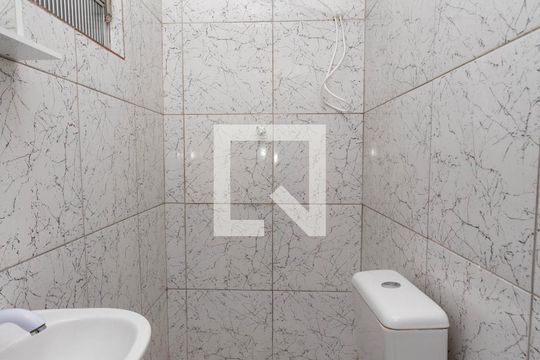 Banheiro  de apartamento para alugar com 1 quarto, 36m² em Taboão, Diadema
