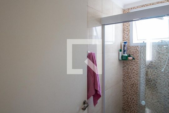 Banheiro de apartamento para alugar com 2 quartos, 50m² em Jardim das Oliveiras, São Paulo