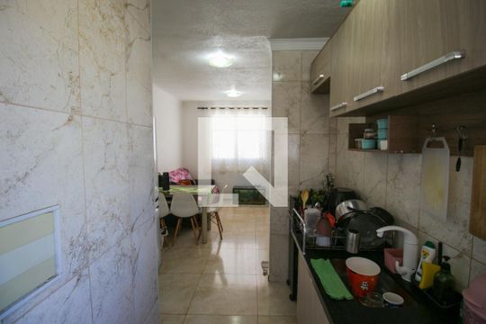 Cozinha de apartamento para alugar com 2 quartos, 50m² em Jardim das Oliveiras, São Paulo