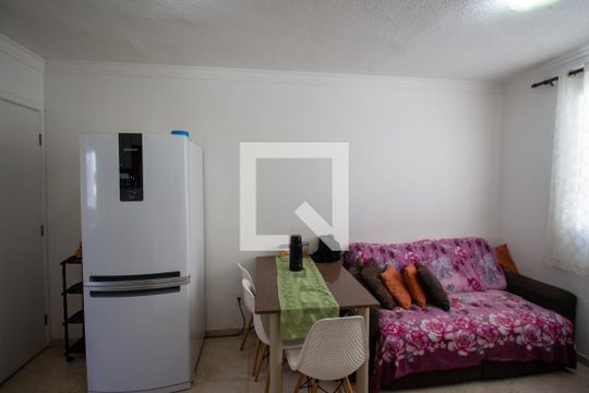 Sala de apartamento para alugar com 2 quartos, 50m² em Jardim das Oliveiras, São Paulo