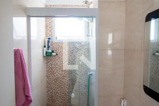 Banheiro de apartamento para alugar com 2 quartos, 50m² em Jardim das Oliveiras, São Paulo