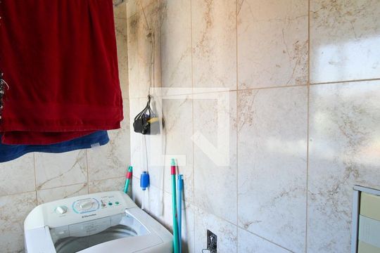 Área de Serviço de apartamento para alugar com 2 quartos, 50m² em Jardim das Oliveiras, São Paulo