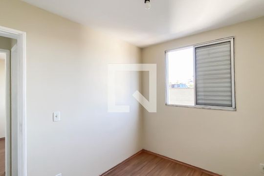 Quarto de apartamento para alugar com 2 quartos, 47m² em Jardim Santa Teresinha, São Paulo