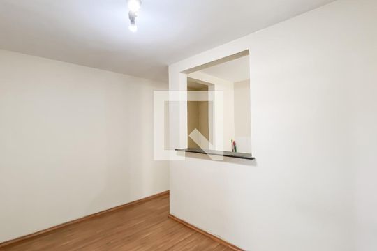 Sala de apartamento para alugar com 2 quartos, 47m² em Jardim Santa Teresinha, São Paulo