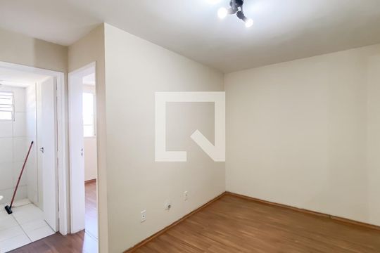 Sala de apartamento para alugar com 2 quartos, 47m² em Jardim Santa Teresinha, São Paulo
