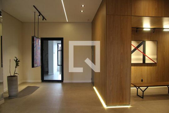 Hall de entrada de apartamento à venda com 2 quartos, 69m² em Vila Augusta, Guarulhos