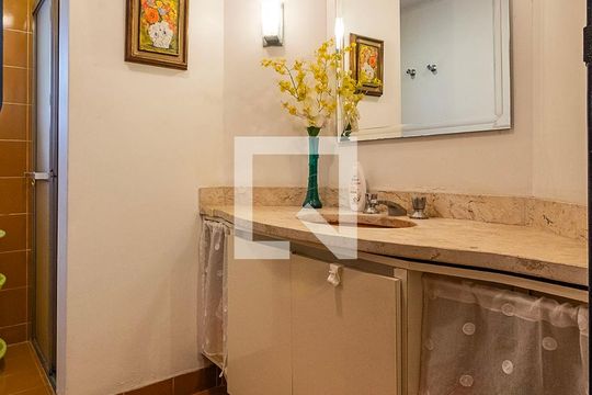 Banheiro de apartamento à venda com 4 quartos, 252m² em Jardim Paulista, São Paulo
