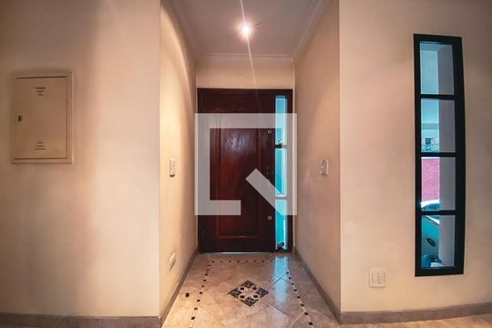 Corredor de casa à venda com 3 quartos, 400m² em Caxingui, São Paulo