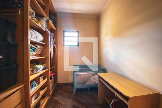 Quarto 3 de casa à venda com 3 quartos, 400m² em Caxingui, São Paulo