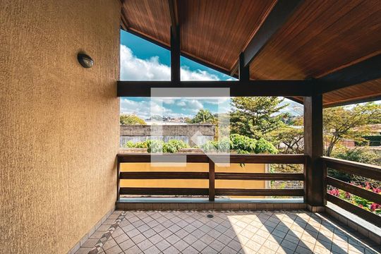 Varanda de casa à venda com 3 quartos, 400m² em Caxingui, São Paulo