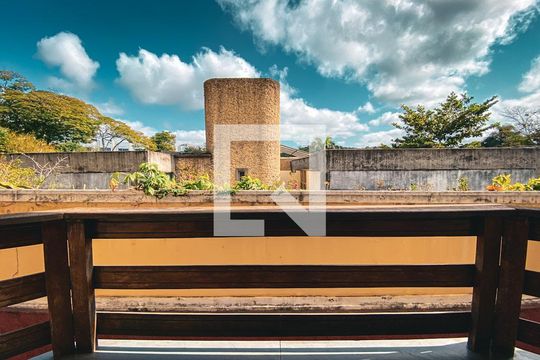 Varanda de casa à venda com 3 quartos, 400m² em Caxingui, São Paulo