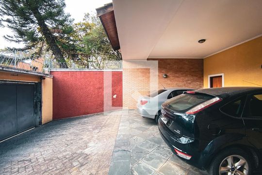 Área comum de casa à venda com 3 quartos, 400m² em Caxingui, São Paulo