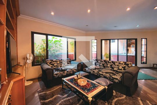 Sala de casa à venda com 3 quartos, 400m² em Caxingui, São Paulo
