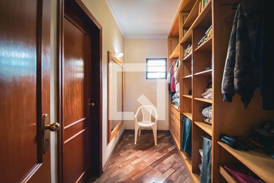 Quarto 2 de casa à venda com 3 quartos, 400m² em Caxingui, São Paulo