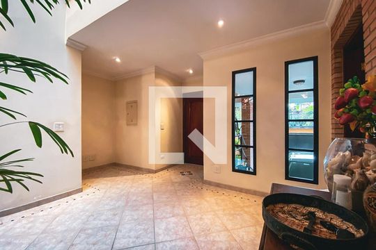 Corredor de casa à venda com 3 quartos, 400m² em Caxingui, São Paulo