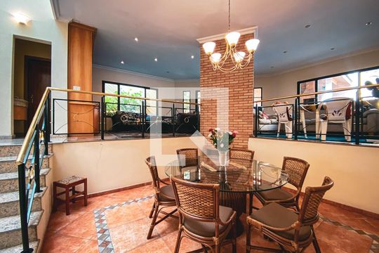 Sala de casa à venda com 3 quartos, 400m² em Caxingui, São Paulo