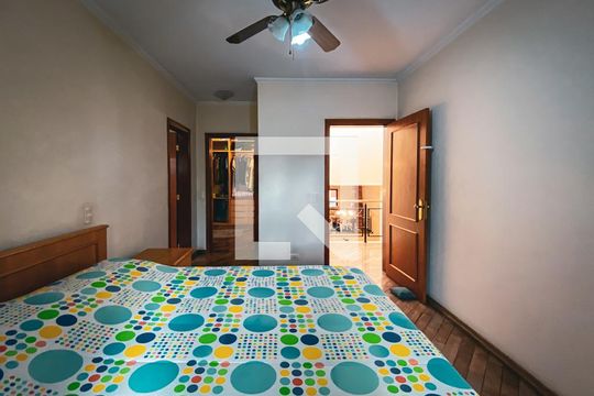 Quarto de casa à venda com 3 quartos, 400m² em Caxingui, São Paulo