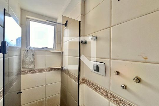 Banheiro de apartamento à venda com 2 quartos, 701m² em Jacarepaguá, Rio de Janeiro