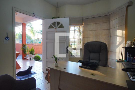 Escritório de casa à venda com 5 quartos, 329m² em Sarandi, Porto Alegre