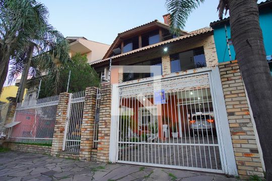 Fachada da casa de casa à venda com 5 quartos, 329m² em Sarandi, Porto Alegre
