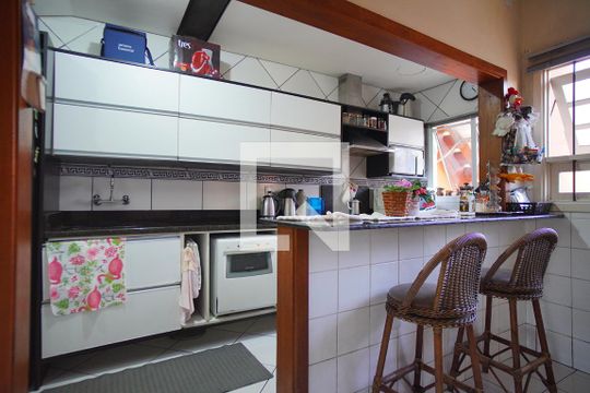 Cozinha de casa à venda com 5 quartos, 329m² em Sarandi, Porto Alegre
