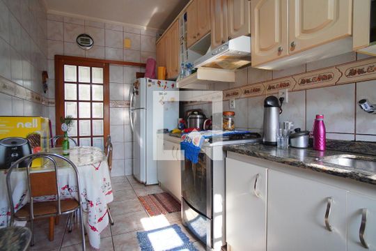 Cozinha de apartamento à venda com 2 quartos, 105m² em Passo D’areia, Porto Alegre