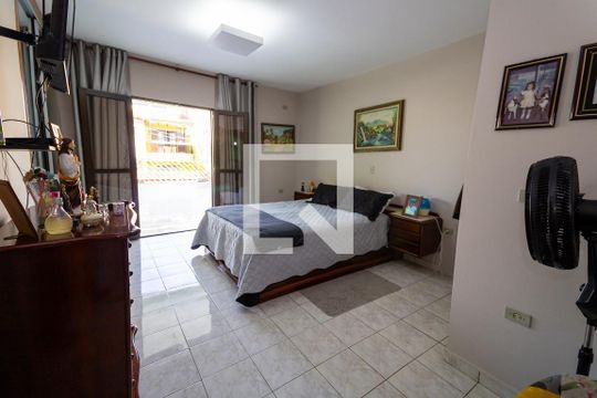Quarto 1 de casa à venda com 3 quartos, 200m² em Jardim Angela (zona Leste), São Paulo