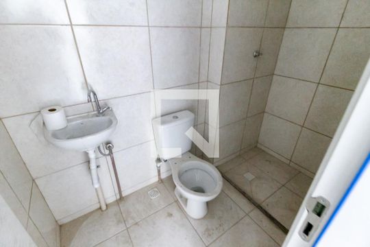 Banheiro de kitnet/studio para alugar com 1 quarto, 35m² em Jardim Ampliacao, São Paulo