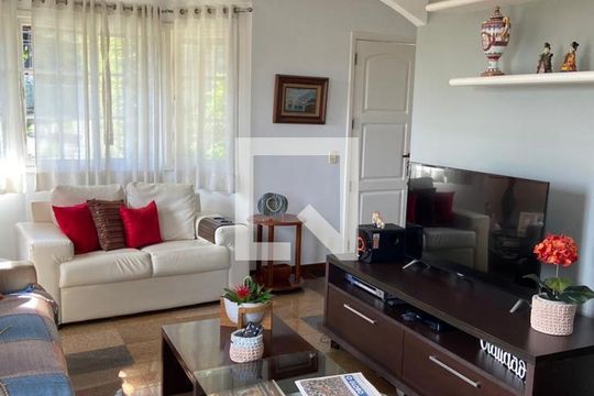 Casa à venda com 3 quartos, 274m² em Badu, Niterói