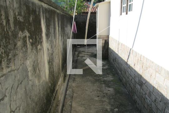 Casa à venda com 3 quartos, 195m² em Pendotiba, Niterói